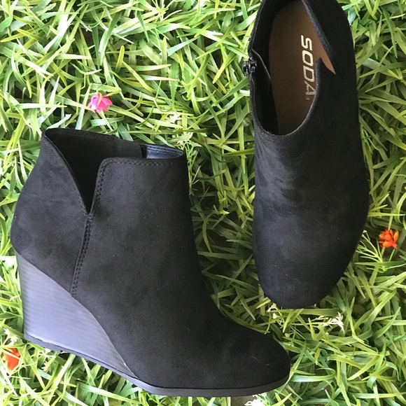 Soda ABILITY Black on Black Fx Suede Wedge Bootie - Picture 4 of 8